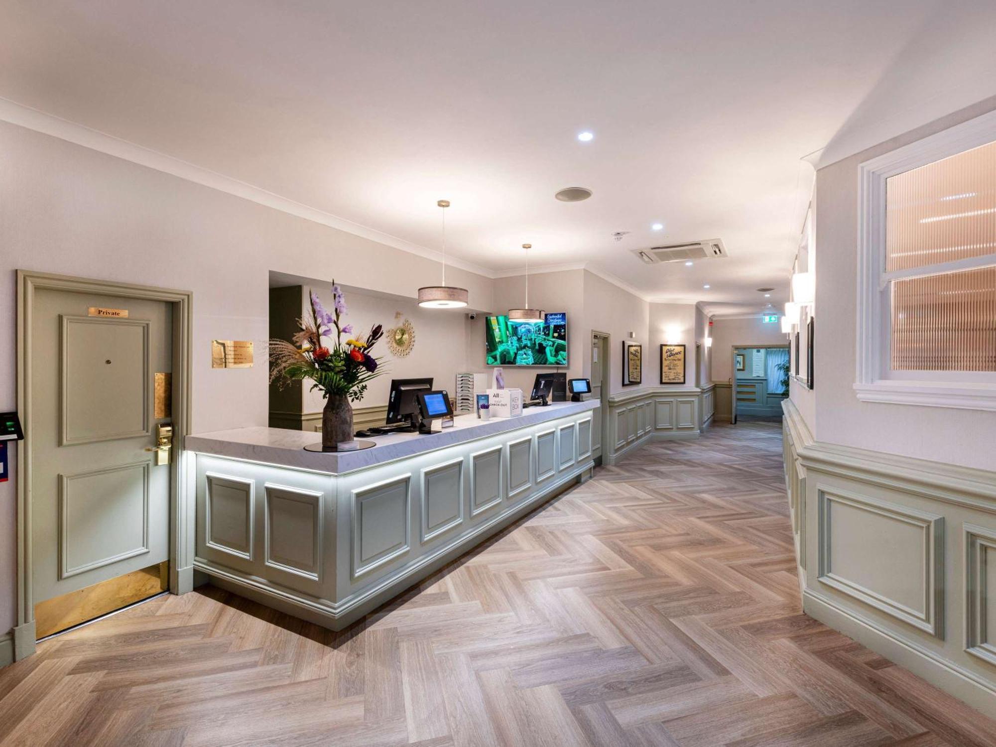 Mercure Manchester Norton Grange Hotel & Spa Rochdale Exterior photo